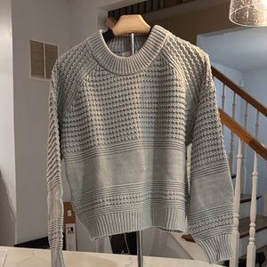Universal Thread Women's Light Gray Textured Sweater